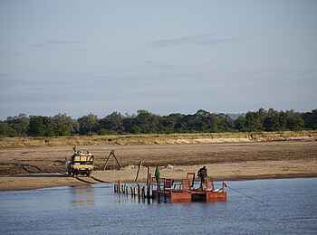 Kafunta River Lodge: Fähre in den Nationalpark