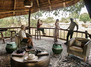Mwamba Bush Camp: Das Viewing Deck Mwamba Bush Camp: Das Viewing Deck