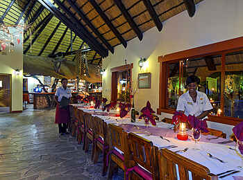 Namib Desert Lodge: Gedeckte Tafel Namib Desert Lodge: Gedeckte Tafel