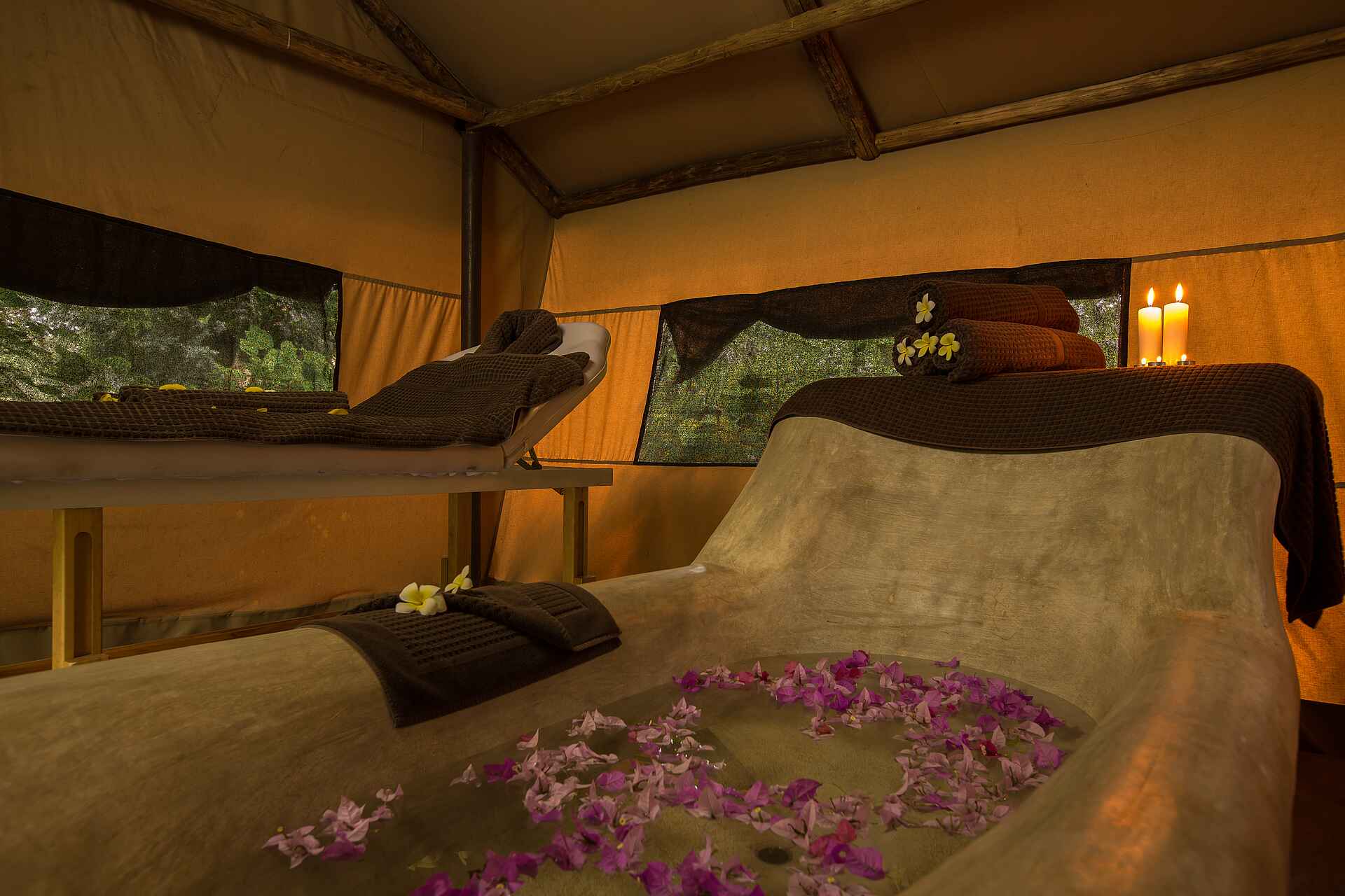 Arusha, Arusha Nationalpark, Rivertrees, Rivertrees Country Inn, Ambient, Badewanne, Design, Entspannung, Interior, Massage, Spa, Afrikarma, Afrikarma Safaris, Afrikarma Safaris - Wildnis. Hautnah., afrikarma.de