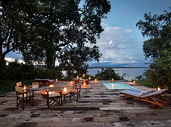 Zanji Suite at Tembo Plains Camp: Der Pool mit Blick auf den Sambesi Zanji Suite at Tembo Plains Camp: Der Pool mit Blick auf den Sambesi