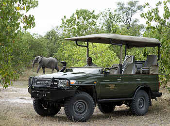 Zarafa Dhow Suites: Privates Game Drive Vehicle
