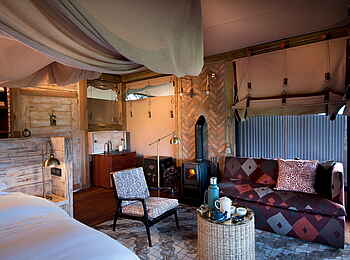 Somalisa Camp: Sitzecke in einem Zelt Somalisa Camp: Sitzecke in einem Zelt