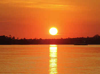 Stanley and Livingstone Boutique Hotel: Sonnenuntergangskreuzfahrt auf dem Zambezi Stanley and Livingstone Boutique Hotel: Sonnenuntergangskreuzfahrt auf dem Zambezi