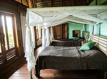 Volcanoes Kyambura Gorge Lodge: Betten in der Green Banda Volcanoes Kyambura Gorge Lodge: Betten in der Green Banda