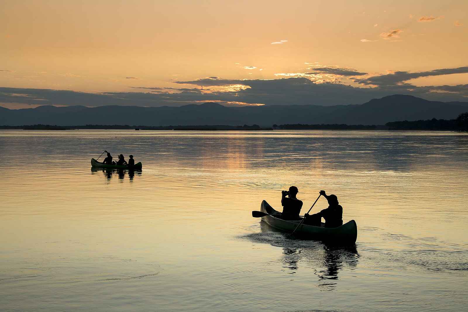 Lolebezi Lodge: Sonnenuntergang auf dem Fluss Lolebezi Lodge: Sonnenuntergang auf dem Fluss