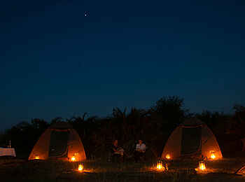 Mopriri Camp: Fly Camp bei Nacht Mopriri Camp: Fly Camp bei Nacht