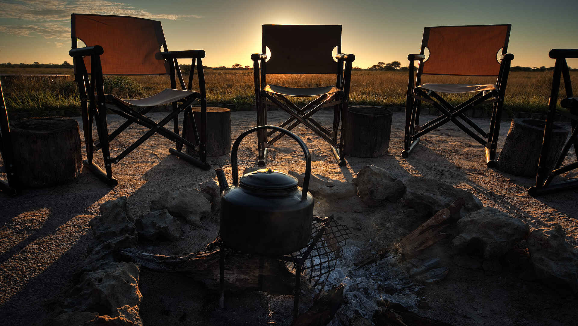 Baines Baobab, Kalahari, Kwando Safaris, Nxai Pan Camp, Nxai Pan National Park, NG 53, Camp Fire, Feuerplatz, Kaffee, Regie-Sessel, Nxai Pan, Nxai-Pfanne