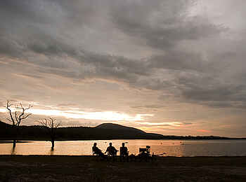 Sand Rivers Selous: Sonnenuntergang am Fluss