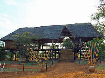 Selous Impala Camp: Außenansicht der Lodge