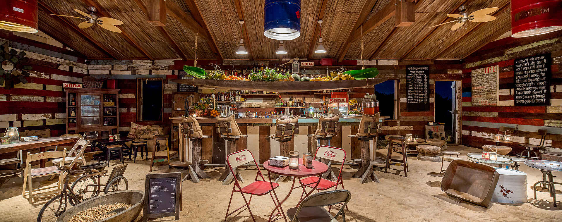 Shanti Maurice Resort & Spa: Blick in die Rum Shed Bar & Grill