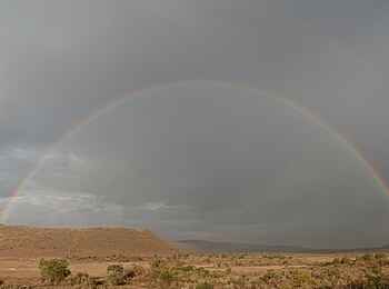 Sleeping Warrior Lodge: Regenbogen über der Savanne Sleeping Warrior Lodge: Regenbogen über der Savanne