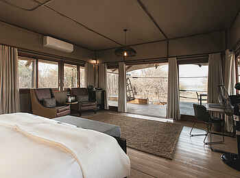 Toka Leya Camp: Blick aus dem Familienzelt Toka Leya Camp: Blick aus dem Familienzelt