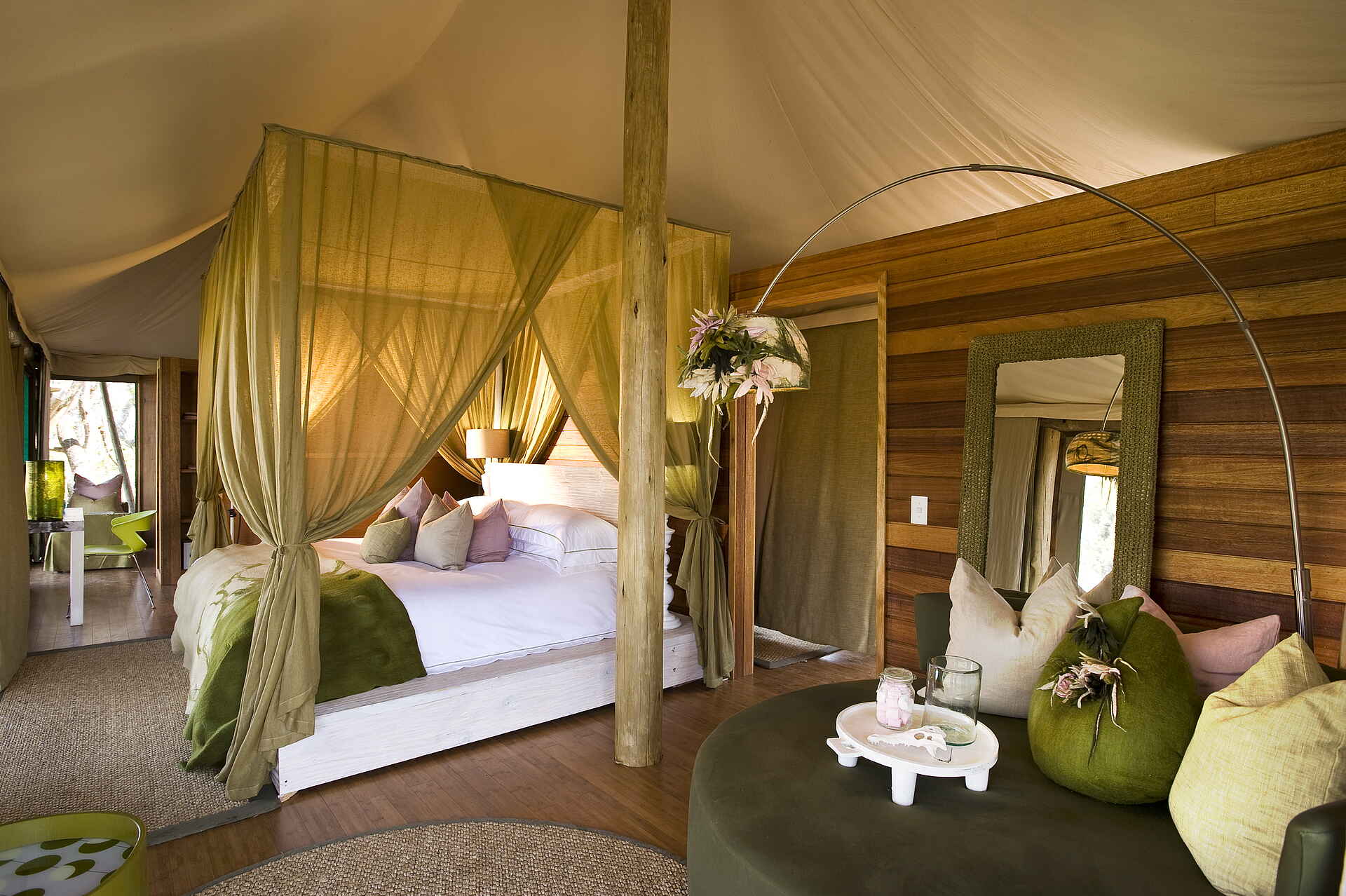 bedroom, Botswana, Lodge, &beyond, africa, afrika, and beyond, botsuana, familie, insel, kinder, lagune, luxus, okavango delta, reise, reisen, safari, southern africa, südliches afrika, urlaub, wasser, wasseraktivitäten, xaranna, einrichtung, gästegebäude, gästezelt, guest building, interieur, zelt