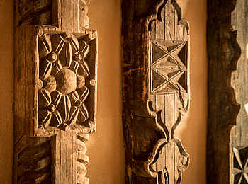 Zanzibar White Sand Luxury Villas: Holzkunst Zanzibar White Sand Luxury Villas: Holzkunst