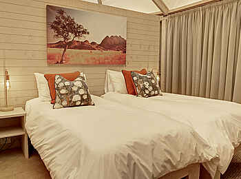 Desert Hills Glamping: Schlafbereich im Zelt Desert Hills Glamping: Schlafbereich im Zelt