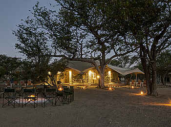 Malansrus Tented Camp: Das Camp in der Abenddämmerung im Laternenschein
