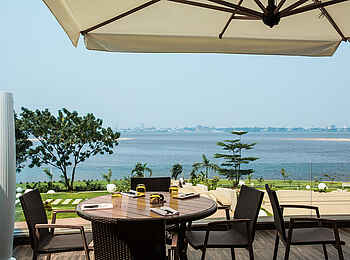 Radisson Blu Brazzaville: Die Dachterrasse bei Tag Radisson Blu Brazzaville: Die Dachterrasse bei Tag