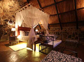 Big Cave Camp: Himmelbett im Chalet