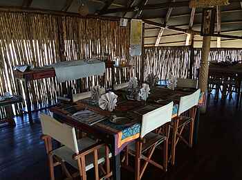 Camp Savuti: Esstisch
