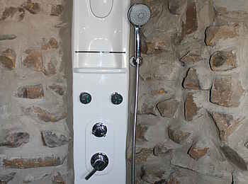 Edo's Camp: Moderne Regendusche Edo's Camp: Moderne Regendusche