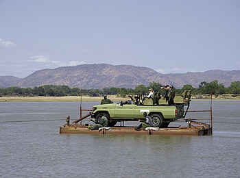 Flatdogs Camp: Ponton-Fähre Flatdogs Camp: Ponton-Fähre