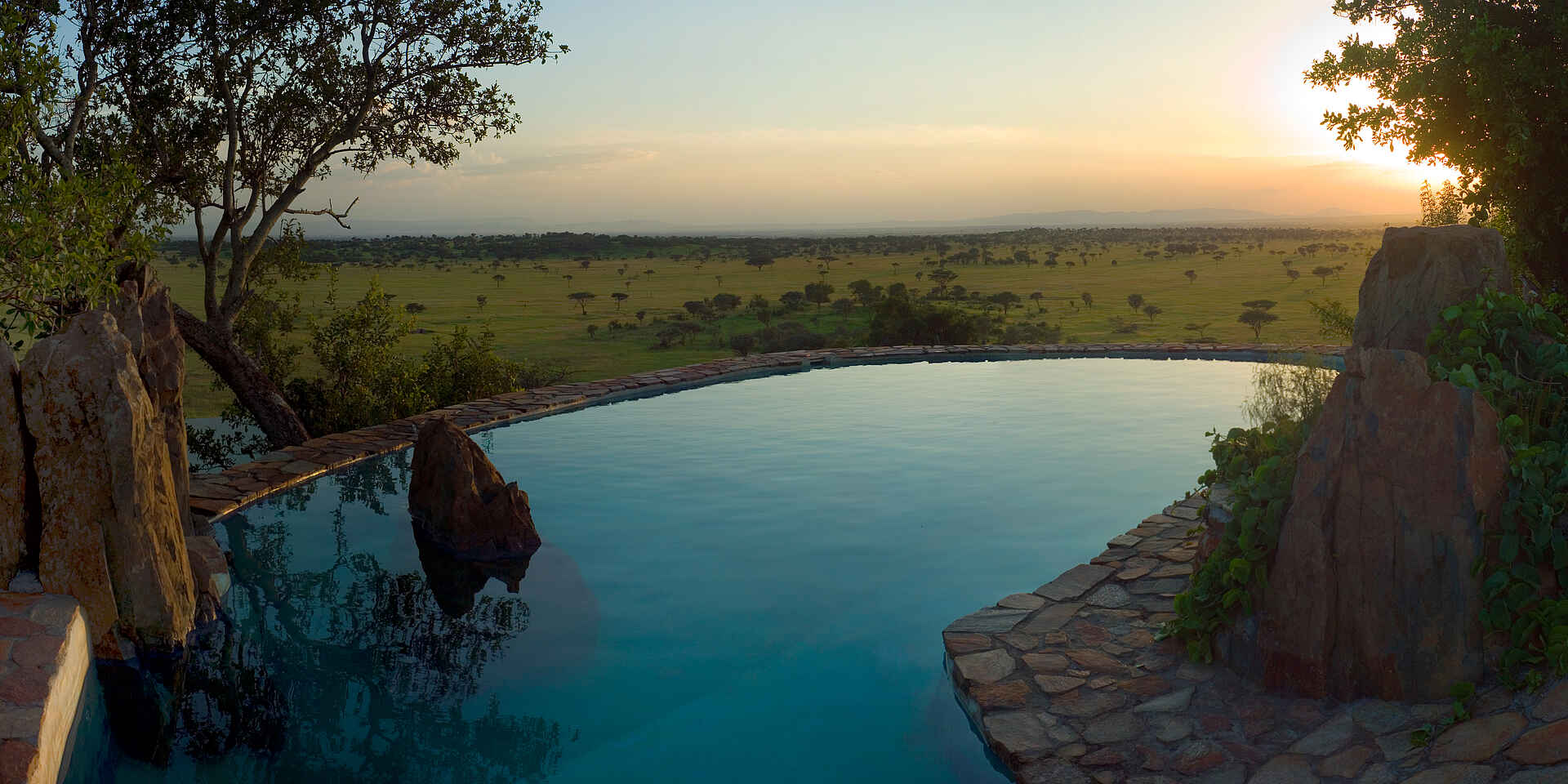 Grumeti Hills Camp, Serengeti, Tanganyika Expeditions, Blick, Felsenpool, Swimming Pool, Afrikarma, Afrikarma Safaris, Afrikarma Safaris - Wildnis. Hautnah., Afrikarma.de