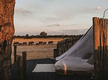 Linkwasha Camp: Sleepoutdeck Doppelbett Linkwasha Camp: Sleepoutdeck Doppelbett