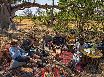 Little Machaba Camp: Bush brunch