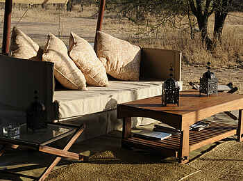 Olakira Migration Camp: Lounge-Sofa