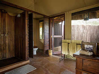 Oliver's Camp: Badezimmer in der Gästeunterkunft Oliver's Camp: Badezimmer in der Gästeunterkunft