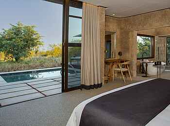 Sabi Sabi Earth Lodge: Amber Villa Aussicht aus dem Schlafzimmer Sabi Sabi Earth Lodge: Amber Villa Aussicht aus dem Schlafzimmer