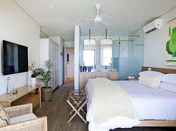 Sala Beach House: Ocean View Room Bett