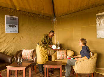 Sanctuary Serengeti Migration Camp: In der Lounge Sanctuary Serengeti Migration Camp: In der Lounge