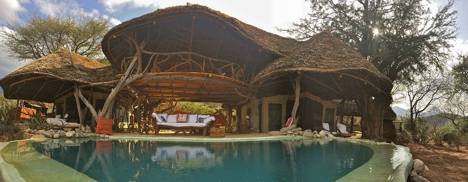 Sarara Camp: Swimmingpool und Lounge Sarara Camp: Swimmingpool und Lounge