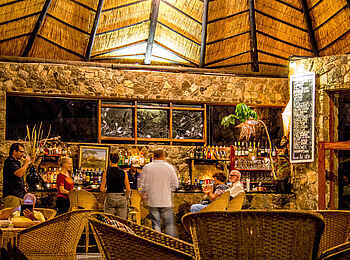 Matobo Hills Lodge: Gäste an der Bar Matobo Hills Lodge: Gäste an der Bar
