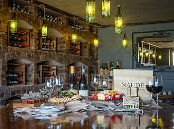 Kambaku River Sands: Der Weinkeller Kambaku River Sands: Der Weinkeller