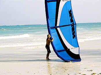 Kinondo Kwetu: Kitesurfing-Drache