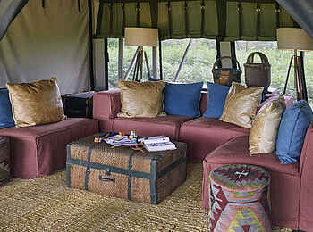 Legendary Nyasi Tented Camp: Wohnbereich des Familienzelts