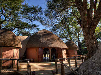 Okuti Camp: Eingang
