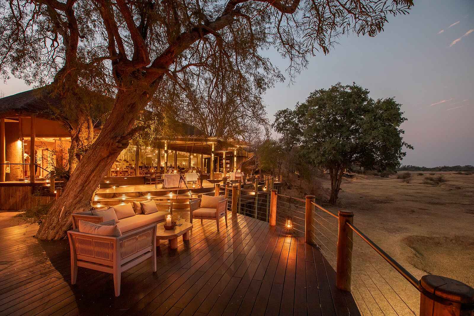 Puku Ridge Camp: Abendstimmung im Camp Puku Ridge Camp: Abendstimmung im Camp