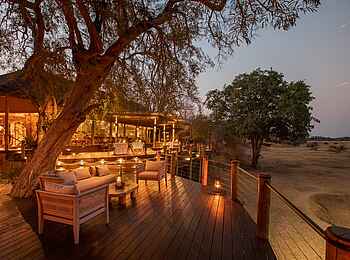 Puku Ridge Camp: Abendstimmung im Camp Puku Ridge Camp: Abendstimmung im Camp