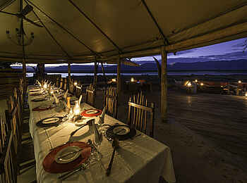 Ruckomechi Camp: Speisesaal Ruckomechi Camp: Speisesaal