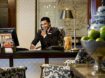 The Twelve Apostles Hotel: Am Empfang The Twelve Apostles Hotel: Am Empfang