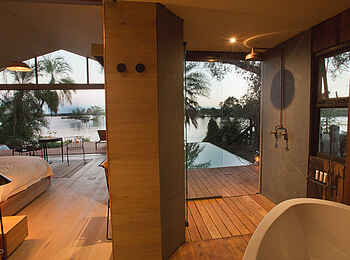 Thorntree River Lodge: Blick vom Bad zum Sambesi Thorntree River Lodge: Blick vom Bad zum Sambesi