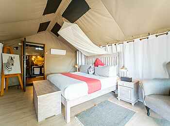 Tlouwana Camp: Doppelbett im Premier Zelt Tlouwana Camp: Doppelbett im Premier Zelt