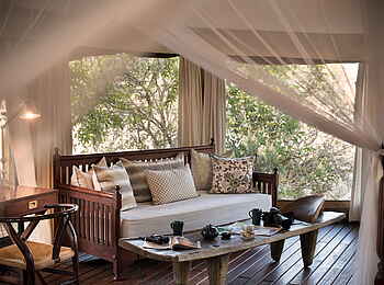 Kanga Expeditions: Sofa