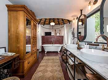 Sabi Sabi Selati Camp: Großes Bad der Luxury Suite Sabi Sabi Selati Camp: Großes Bad der Luxury Suite
