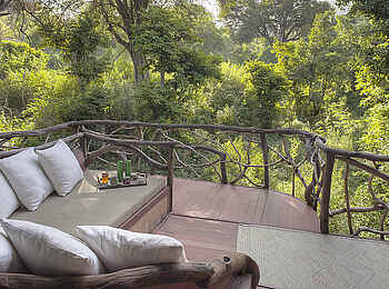 Sarara Tree: Privates Deck mit Sofa Sarara Tree: Privates Deck mit Sofa