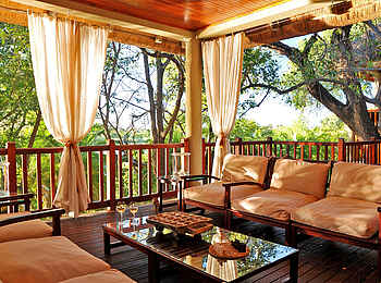 Divava Okavango Lodge and Spa: Sonnendeck mit Ausblick Divava Okavango Lodge and Spa: Sonnendeck mit Ausblick